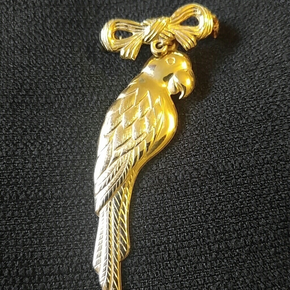 Parrot pin brooch GOLDTONE